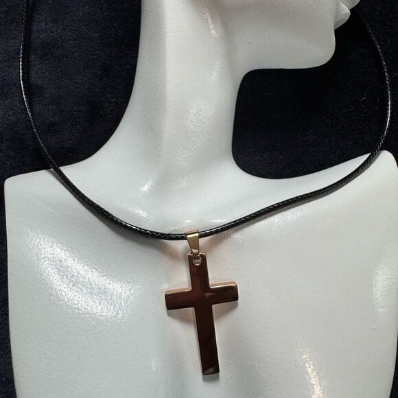 Beautiful Black Leather Men Cross Necklace - Picture 8 of 9